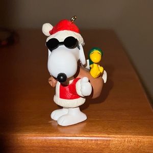 Hallmark Snoopy Joe Cool Santa Ornament EC-SFH * No box*